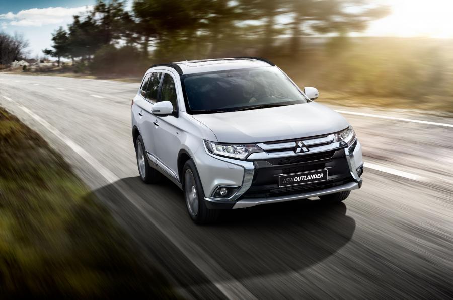  Mitsubishi Outlander 2015 года  (фото 2 из 10)